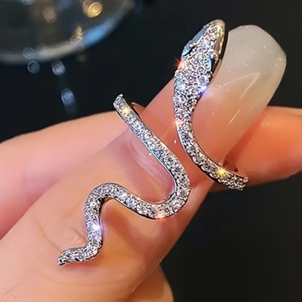 Sparkling Elegant Silvery Snake Ring